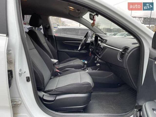 Киа Rio X 2021 в Киеве на Automoto.ua Белый Киа Rio X, объемом двигателя 1.59 л и пробегом 75 тыс. км за 16990 $, фото 11 на Automoto.ua