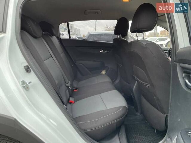 Киа Rio X 2021 в Киеве на Automoto.ua Белый Киа Rio X, объемом двигателя 1.59 л и пробегом 75 тыс. км за 16990 $, фото 10 на Automoto.ua