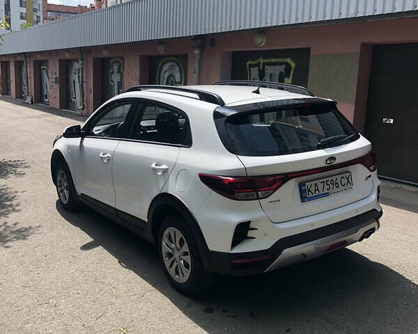 Білий Кіа Rio X, об'ємом двигуна 1.59 л та пробігом 105 тис. км за 16500 $, фото 4 на Automoto.ua