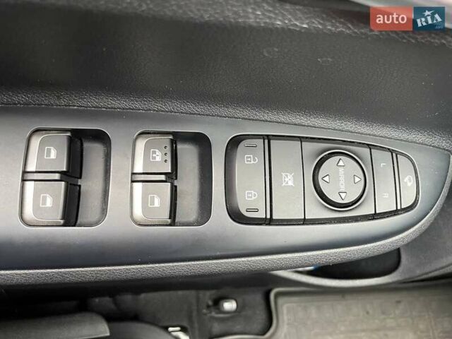 Киа Rio X 2021 в Киеве на Automoto.ua Белый Киа Rio X, объемом двигателя 1.59 л и пробегом 75 тыс. км за 16990 $, фото 15 на Automoto.ua