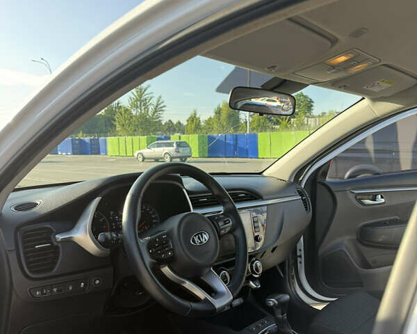 Белый Киа Rio X, объемом двигателя 1.59 л и пробегом 103 тыс. км за 16700 $, фото 5 на Automoto.ua