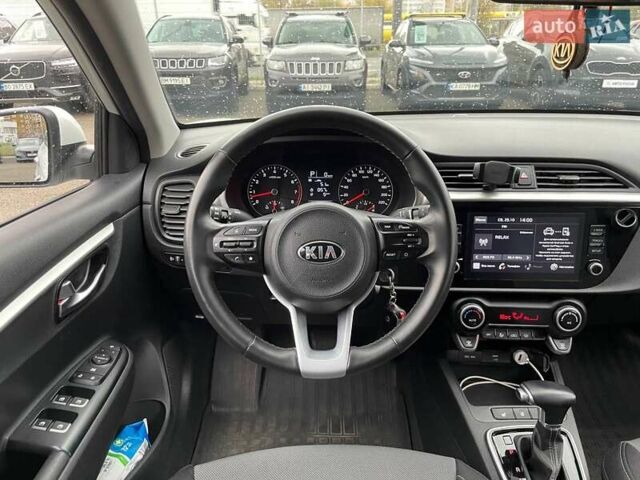 Киа Rio X 2021 в Киеве на Automoto.ua Белый Киа Rio X, объемом двигателя 1.59 л и пробегом 75 тыс. км за 16990 $, фото 13 на Automoto.ua