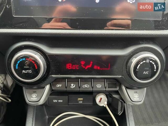 Киа Rio X 2021 в Киеве на Automoto.ua Белый Киа Rio X, объемом двигателя 1.59 л и пробегом 75 тыс. км за 16990 $, фото 22 на Automoto.ua