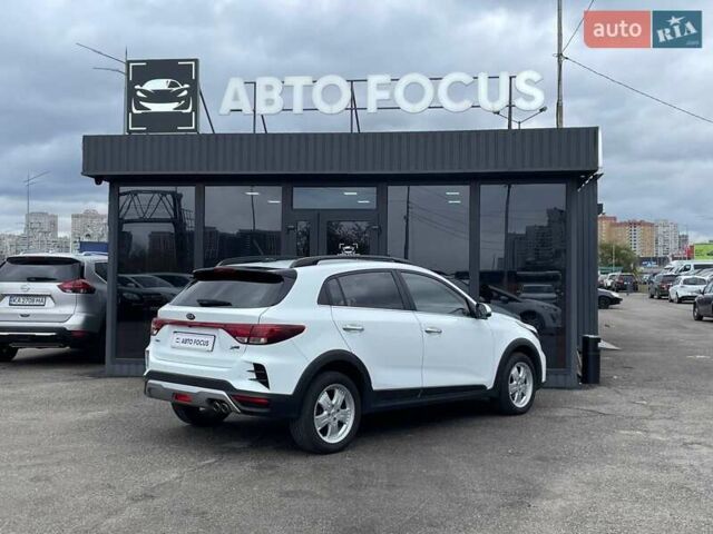 Киа Rio X 2021 в Киеве на Automoto.ua Белый Киа Rio X, объемом двигателя 1.59 л и пробегом 75 тыс. км за 16990 $, фото 4 на Automoto.ua