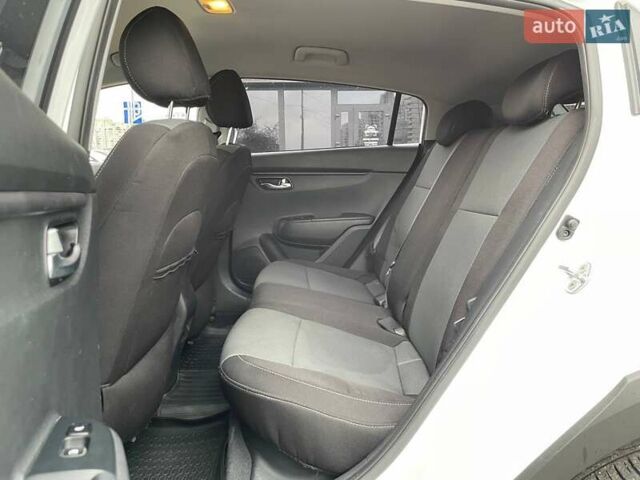 Киа Rio X 2021 в Киеве на Automoto.ua Белый Киа Rio X, объемом двигателя 1.59 л и пробегом 75 тыс. км за 16990 $, фото 9 на Automoto.ua