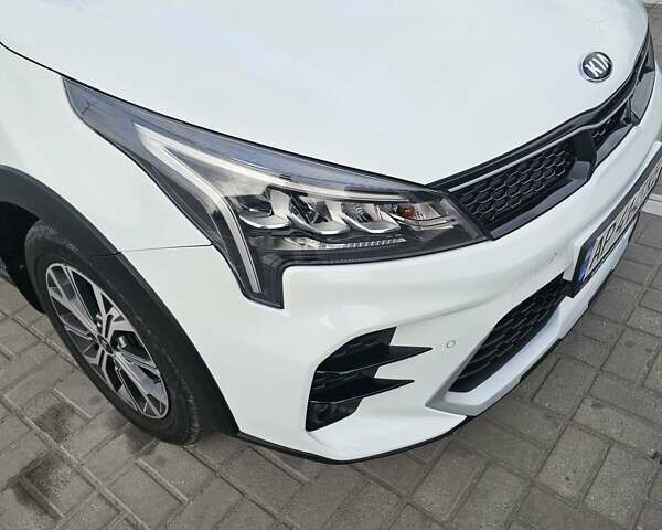 Белый Киа Rio X, объемом двигателя 1.59 л и пробегом 39 тыс. км за 18300 $, фото 3 на Automoto.ua