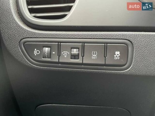 Киа Rio X 2021 в Киеве на Automoto.ua Белый Киа Rio X, объемом двигателя 1.59 л и пробегом 75 тыс. км за 16990 $, фото 16 на Automoto.ua