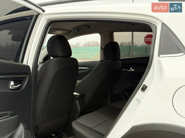 Белый Киа Rio X, объемом двигателя 1.6 л и пробегом 30 тыс. км за 15600 $, фото 21 на Automoto.ua