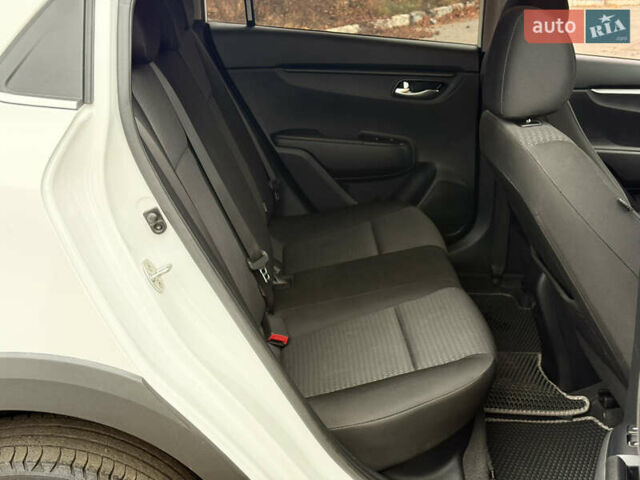 Белый Киа Rio X, объемом двигателя 1.6 л и пробегом 30 тыс. км за 15600 $, фото 15 на Automoto.ua