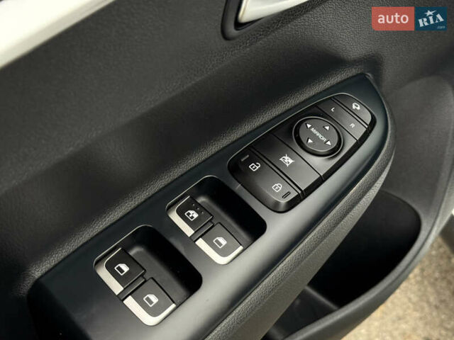 Белый Киа Rio X, объемом двигателя 1.6 л и пробегом 30 тыс. км за 15600 $, фото 22 на Automoto.ua