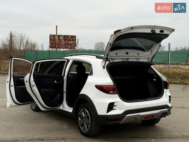 Белый Киа Rio X, объемом двигателя 1.6 л и пробегом 30 тыс. км за 15600 $, фото 28 на Automoto.ua