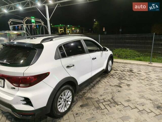 Білий Кіа Rio X, об'ємом двигуна 1.59 л та пробігом 11 тис. км за 18700 $, фото 4 на Automoto.ua