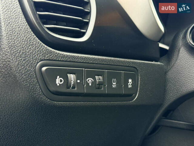 Белый Киа Rio X, объемом двигателя 1.6 л и пробегом 30 тыс. км за 15600 $, фото 27 на Automoto.ua