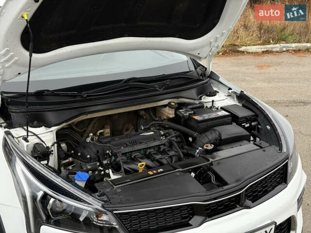 Белый Киа Rio X, объемом двигателя 1.6 л и пробегом 30 тыс. км за 15600 $, фото 32 на Automoto.ua