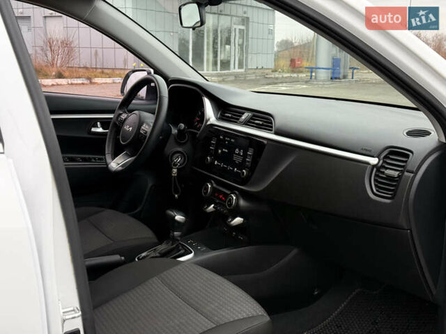 Белый Киа Rio X, объемом двигателя 1.6 л и пробегом 30 тыс. км за 15600 $, фото 13 на Automoto.ua
