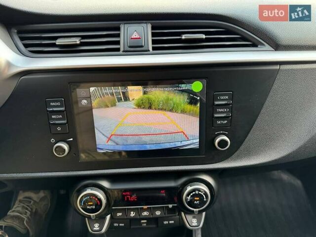 Сірий Кіа Rio X, об'ємом двигуна 1.59 л та пробігом 27 тис. км за 18500 $, фото 33 на Automoto.ua
