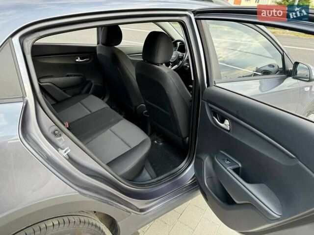 Сірий Кіа Rio X, об'ємом двигуна 1.59 л та пробігом 27 тис. км за 18500 $, фото 25 на Automoto.ua