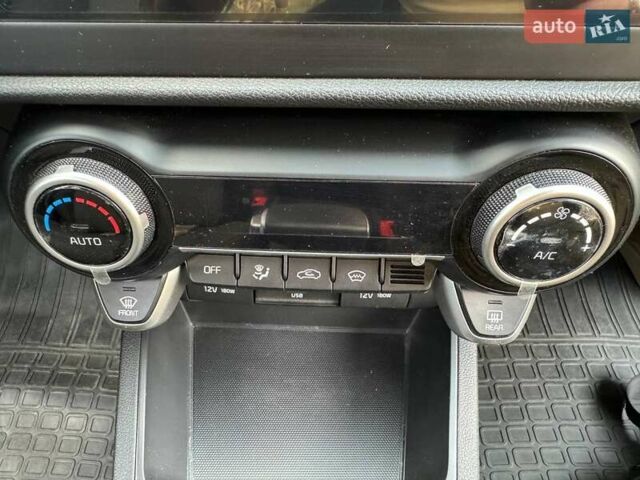 Сірий Кіа Rio X, об'ємом двигуна 1.59 л та пробігом 27 тис. км за 18500 $, фото 38 на Automoto.ua