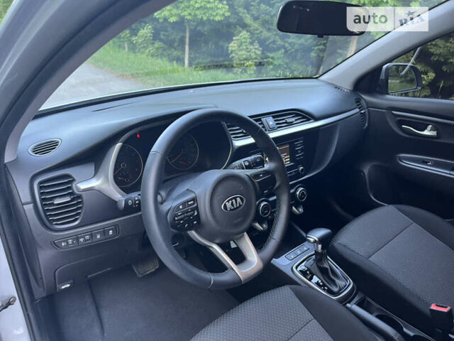 Сірий Кіа Rio X, об'ємом двигуна 1.59 л та пробігом 20 тис. км за 17500 $, фото 56 на Automoto.ua