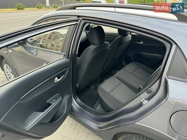 Сірий Кіа Rio X, об'ємом двигуна 1.59 л та пробігом 27 тис. км за 18500 $, фото 23 на Automoto.ua
