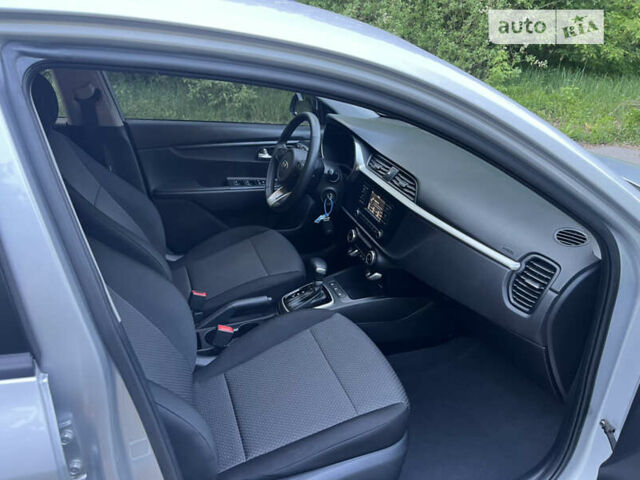 Сірий Кіа Rio X, об'ємом двигуна 1.59 л та пробігом 20 тис. км за 17500 $, фото 99 на Automoto.ua