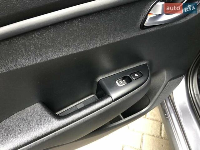 Серый Киа Rio X, объемом двигателя 1.59 л и пробегом 33 тыс. км за 16900 $, фото 12 на Automoto.ua