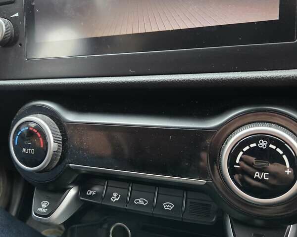 Синій Кіа Rio X, об'ємом двигуна 1.59 л та пробігом 185 тис. км за 16000 $, фото 15 на Automoto.ua