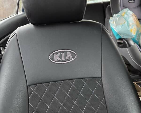 Синій Кіа Rio X, об'ємом двигуна 1.59 л та пробігом 185 тис. км за 16000 $, фото 16 на Automoto.ua