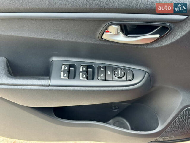 Киа Rio X 2021 в Киеве на Automoto.ua Оранжевый Киа Rio X, объемом двигателя 1.59 л и пробегом 55 тыс. км за 17800 $, фото 12 на Automoto.ua