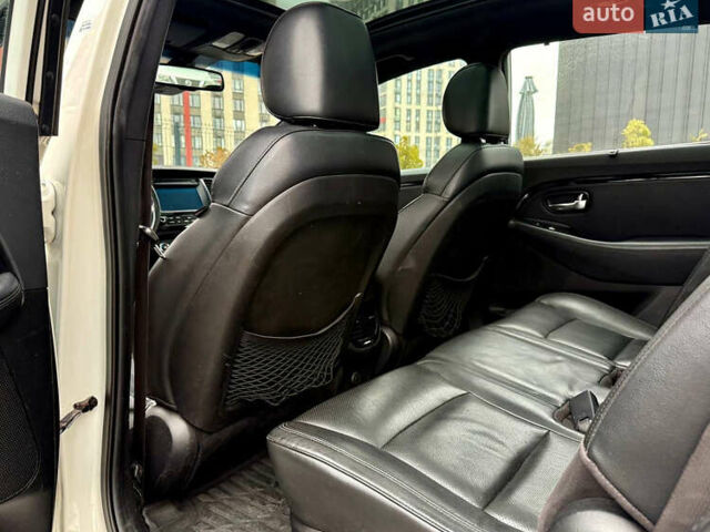 Белый Киа Rondo, объемом двигателя 2 л и пробегом 189 тыс. км за 9900 $, фото 39 на Automoto.ua