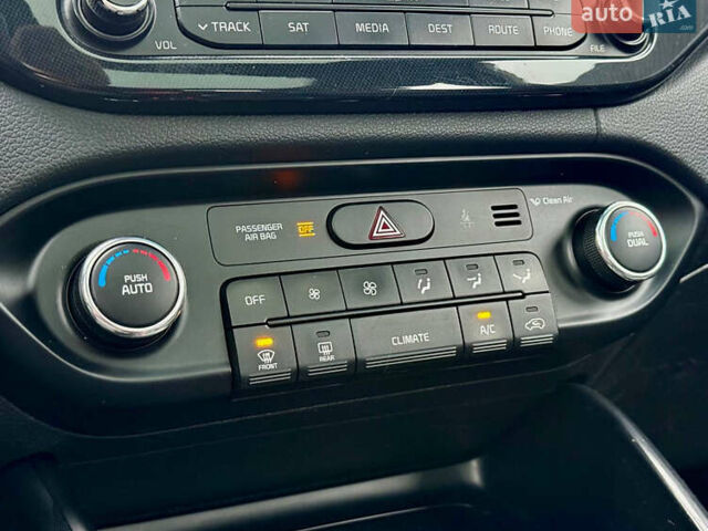 Белый Киа Rondo, объемом двигателя 2 л и пробегом 189 тыс. км за 9900 $, фото 27 на Automoto.ua