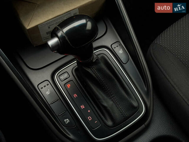 Черный Киа Rondo, объемом двигателя 2 л и пробегом 227 тыс. км за 10900 $, фото 18 на Automoto.ua