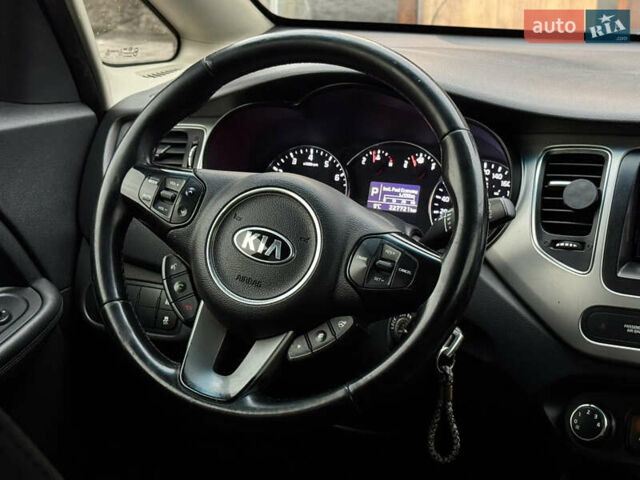 Черный Киа Rondo, объемом двигателя 2 л и пробегом 227 тыс. км за 10900 $, фото 27 на Automoto.ua