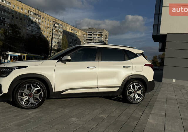 Белый Киа Seltos, объемом двигателя 1.6 л и пробегом 180 тыс. км за 22000 $, фото 4 на Automoto.ua