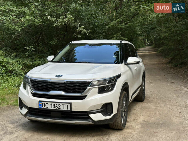 Белый Киа Seltos, объемом двигателя 1.6 л и пробегом 155 тыс. км за 18200 $, фото 1 на Automoto.ua