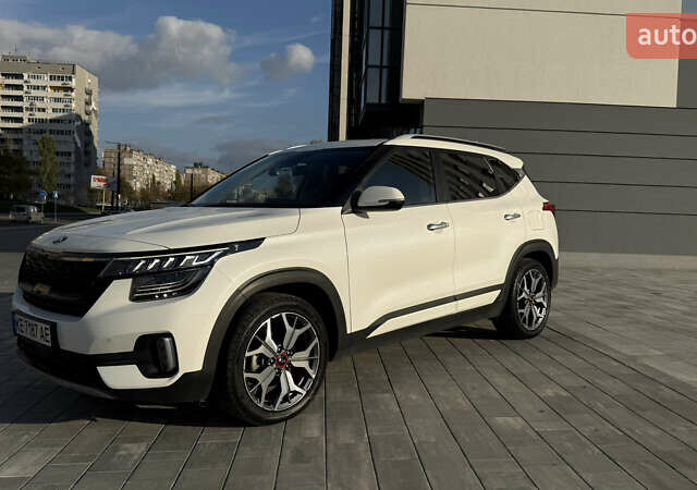 Белый Киа Seltos, объемом двигателя 1.6 л и пробегом 180 тыс. км за 22000 $, фото 5 на Automoto.ua
