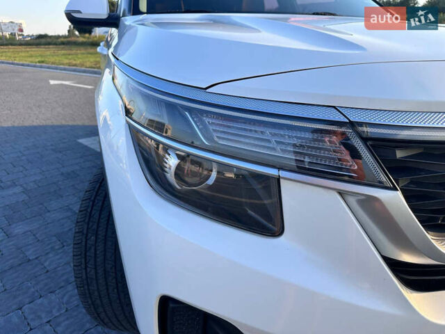 Білий Кіа Seltos, об'ємом двигуна 1.6 л та пробігом 154 тис. км за 19700 $, фото 7 на Automoto.ua