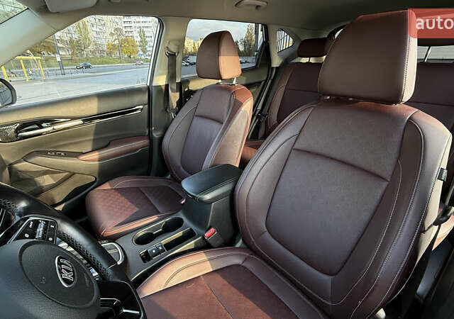 Белый Киа Seltos, объемом двигателя 1.6 л и пробегом 180 тыс. км за 22000 $, фото 9 на Automoto.ua