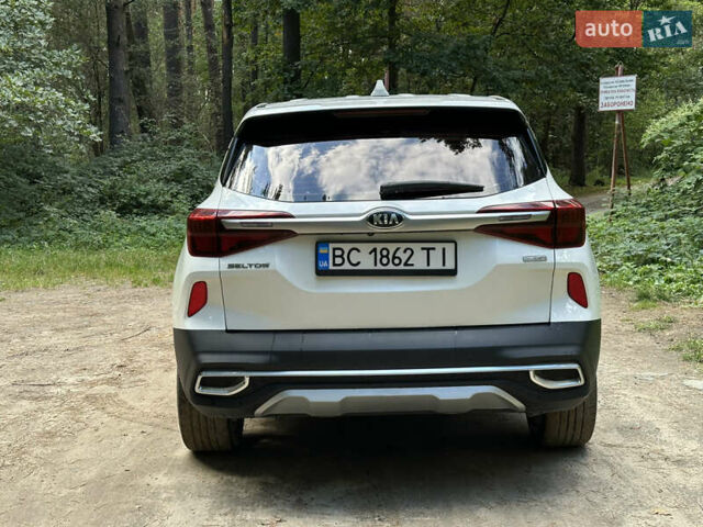 Белый Киа Seltos, объемом двигателя 1.6 л и пробегом 155 тыс. км за 18200 $, фото 6 на Automoto.ua
