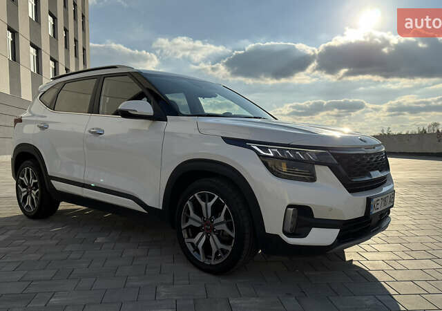 Белый Киа Seltos, объемом двигателя 1.6 л и пробегом 180 тыс. км за 22000 $, фото 1 на Automoto.ua