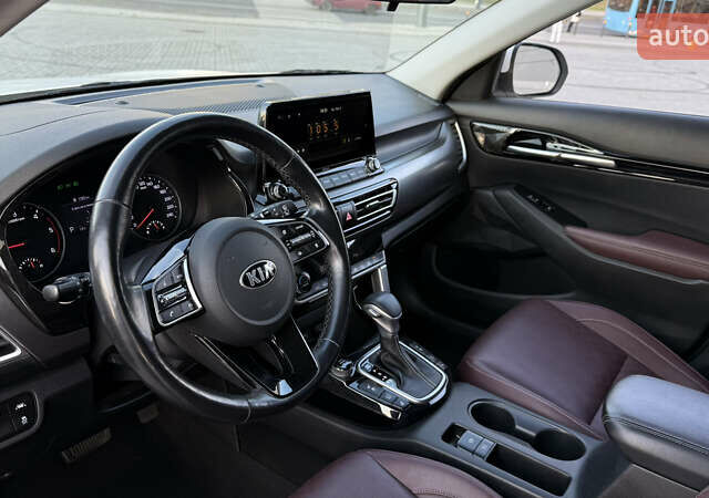 Белый Киа Seltos, объемом двигателя 1.6 л и пробегом 180 тыс. км за 22000 $, фото 6 на Automoto.ua