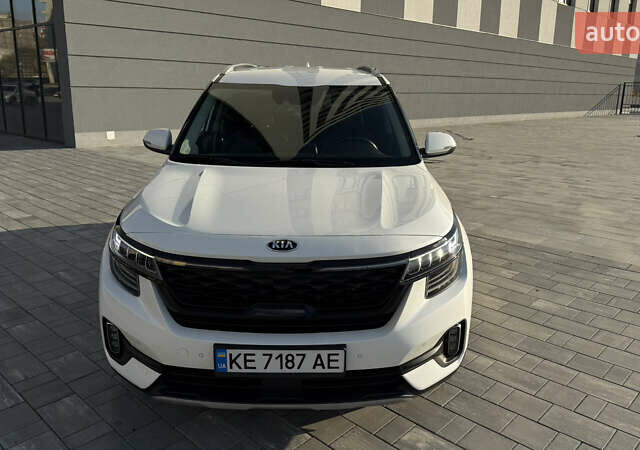 Белый Киа Seltos, объемом двигателя 1.6 л и пробегом 180 тыс. км за 22000 $, фото 3 на Automoto.ua