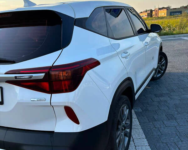 Білий Кіа Seltos, об'ємом двигуна 1.6 л та пробігом 154 тис. км за 19700 $, фото 5 на Automoto.ua