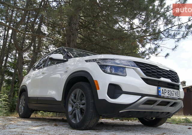 Киа Seltos 2020 в Соленом на Automoto.ua Белый Киа Seltos, объемом двигателя 1.98 л и пробегом 30 тыс. км за 18500 $, фото 2 на Automoto.ua