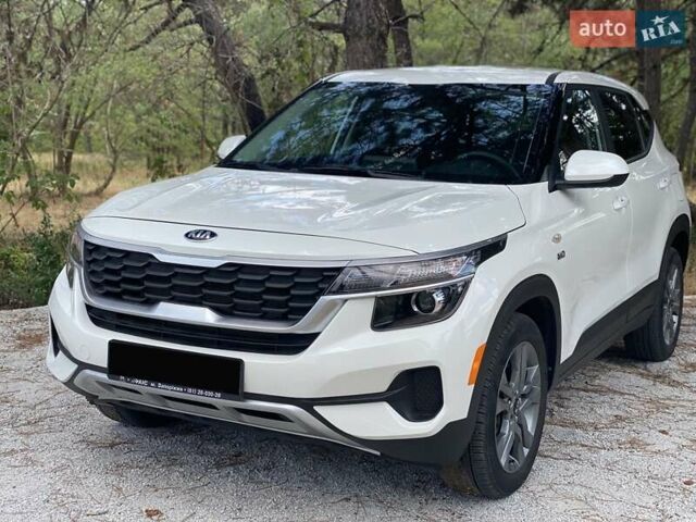 Белый Киа Seltos, объемом двигателя 1.98 л и пробегом 30 тыс. км за 18500 $, фото 6 на Automoto.ua