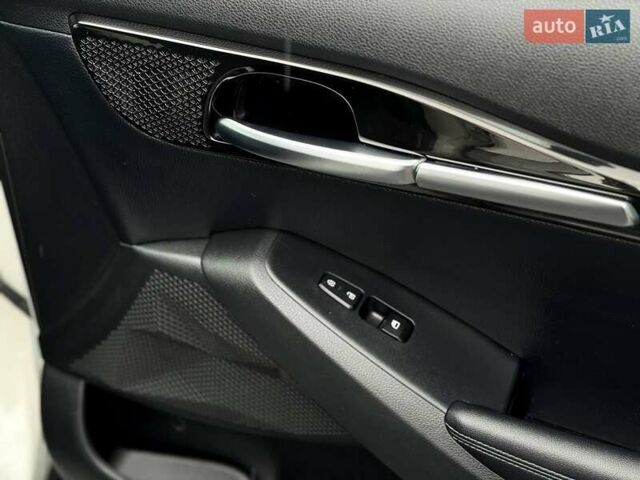 Белый Киа Seltos, объемом двигателя 2 л и пробегом 139 тыс. км за 17698 $, фото 52 на Automoto.ua