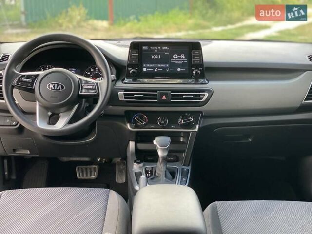 Белый Киа Seltos, объемом двигателя 1.98 л и пробегом 30 тыс. км за 18500 $, фото 14 на Automoto.ua
