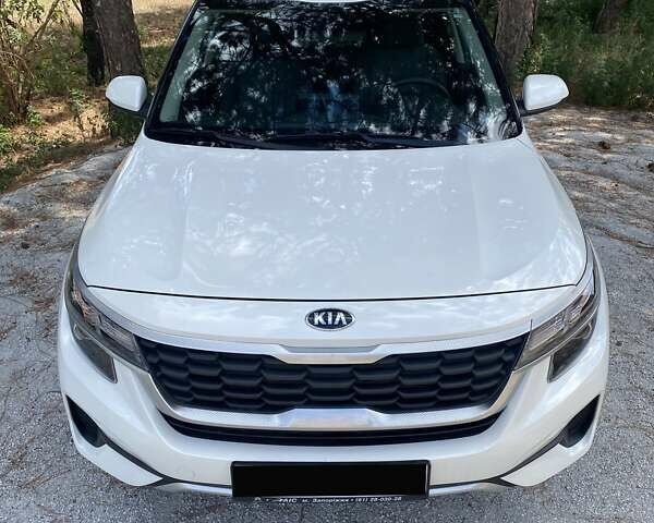 Белый Киа Seltos, объемом двигателя 1.98 л и пробегом 30 тыс. км за 18500 $, фото 7 на Automoto.ua