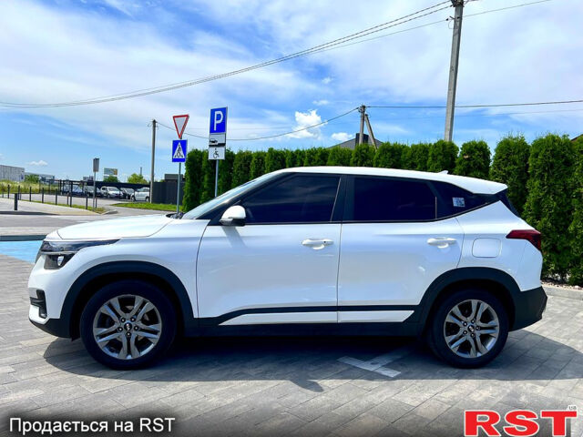 Белый Киа Seltos, объемом двигателя 1.6 л и пробегом 153 тыс. км за 19200 $, фото 2 на Automoto.ua