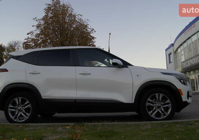 Белый Киа Seltos, объемом двигателя 1.98 л и пробегом 30 тыс. км за 18200 $, фото 17 на Automoto.ua